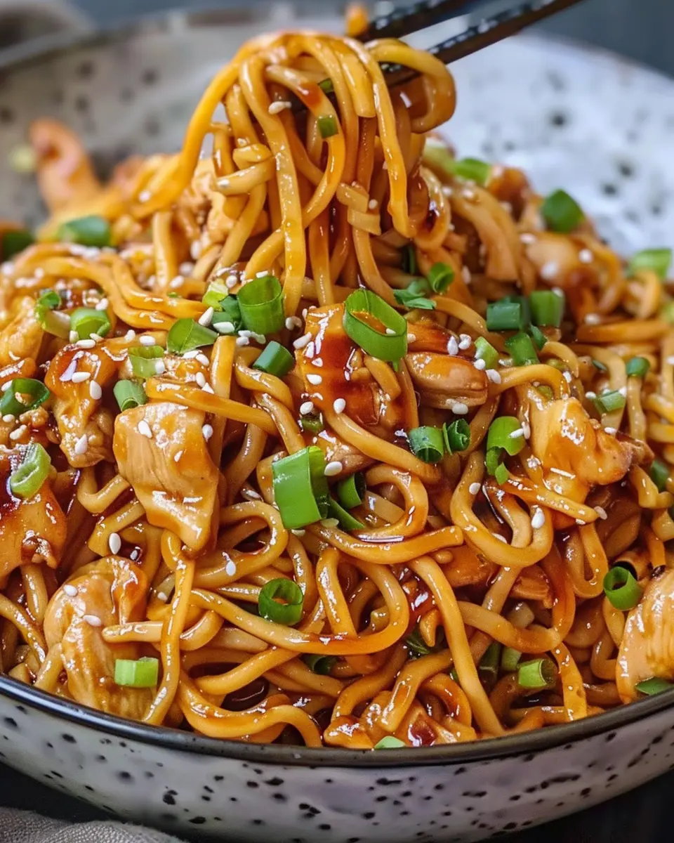 Sticky Garlic Chicken Noodles: Easy Comfort Food Delight